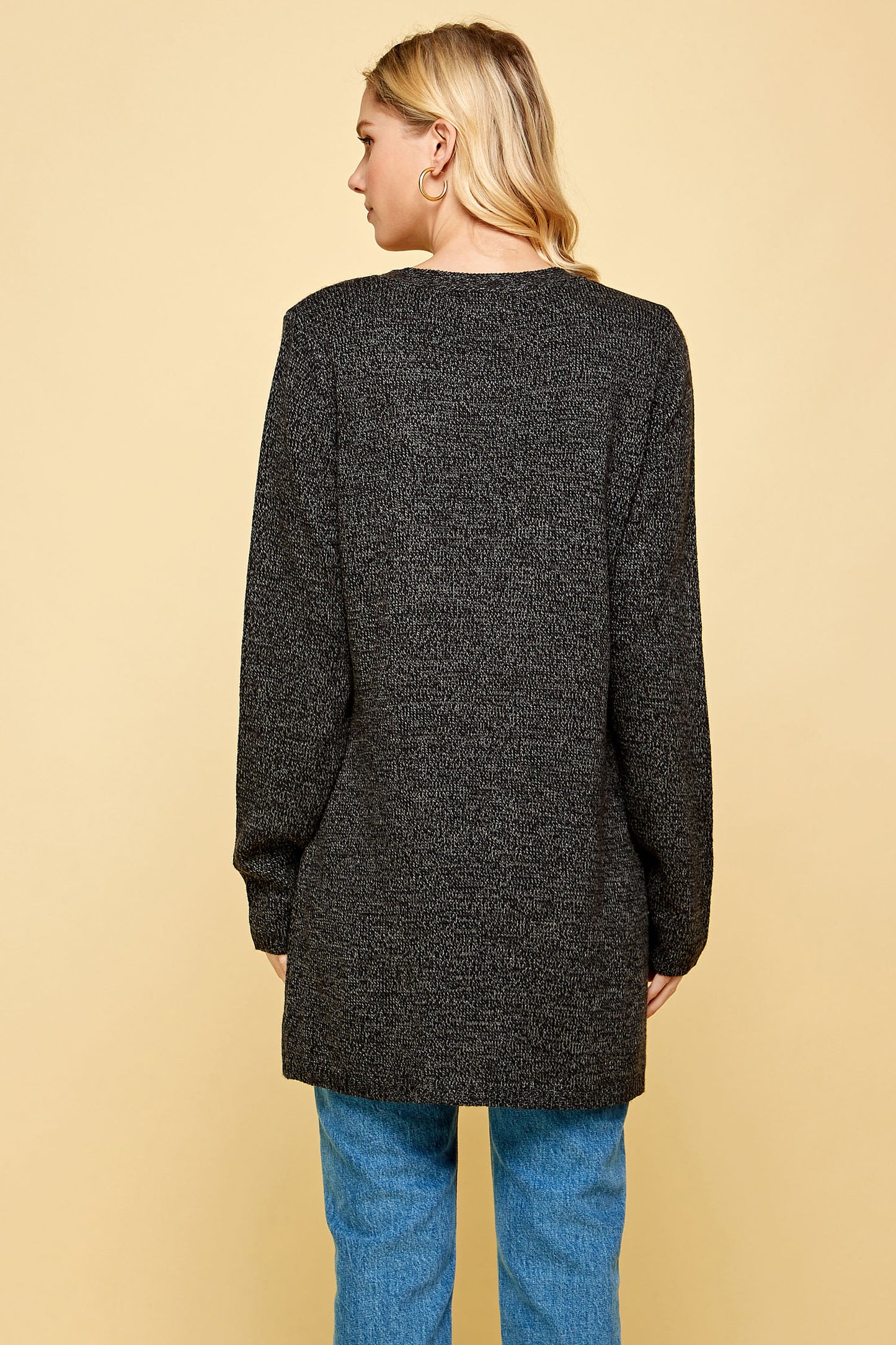 BUTTON FRONT V-NECK KNIT CARDIGAN IN ASH BLACK