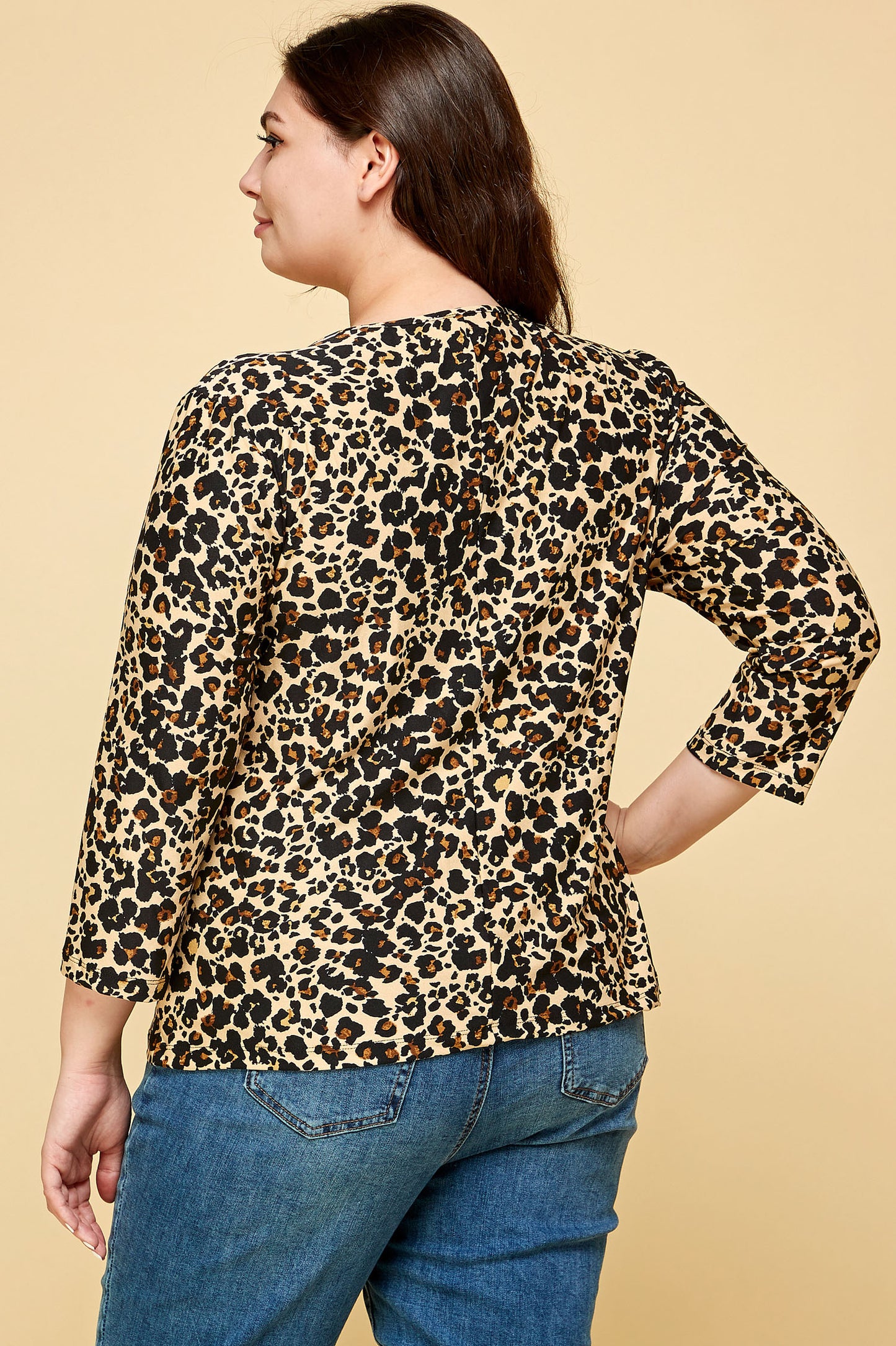PLUS SIZE THREE QUARTER SLEEVE ANIMAL PRINTED TOP