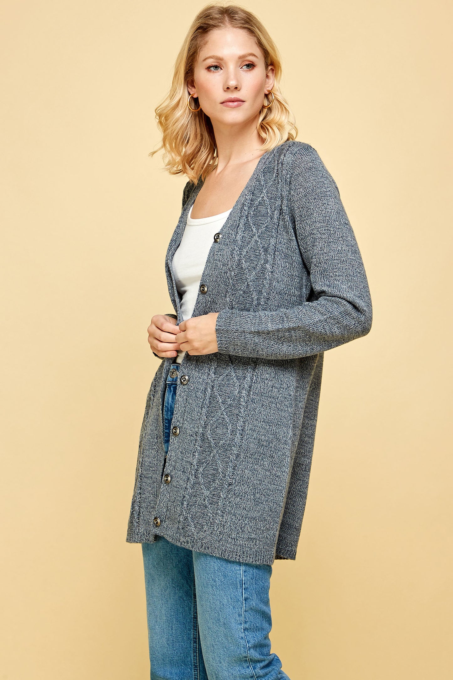 BUTTON FRONT V-NECK KNIT CARDIGAN IN GREY